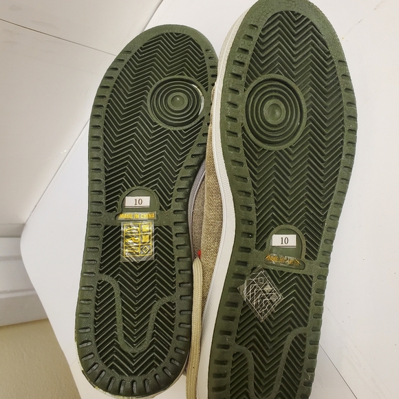 New assorted colors and sizes sneakers unisex for big boys and girls - Picture 15 of 16